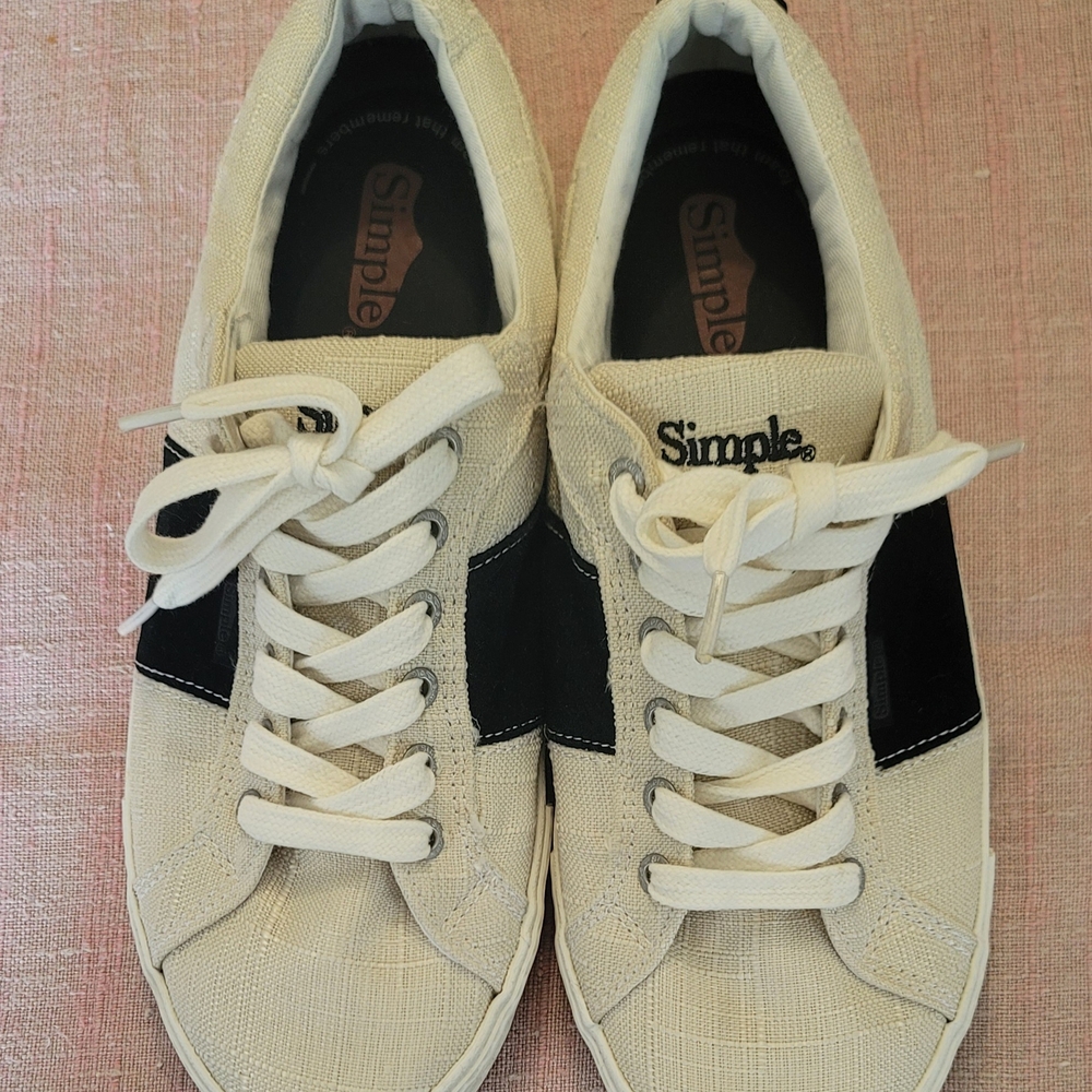Simple Sneakers in Beige and Black